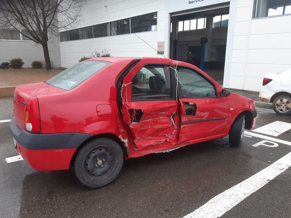 Vând Logan 1.4 benzina .70 000 km