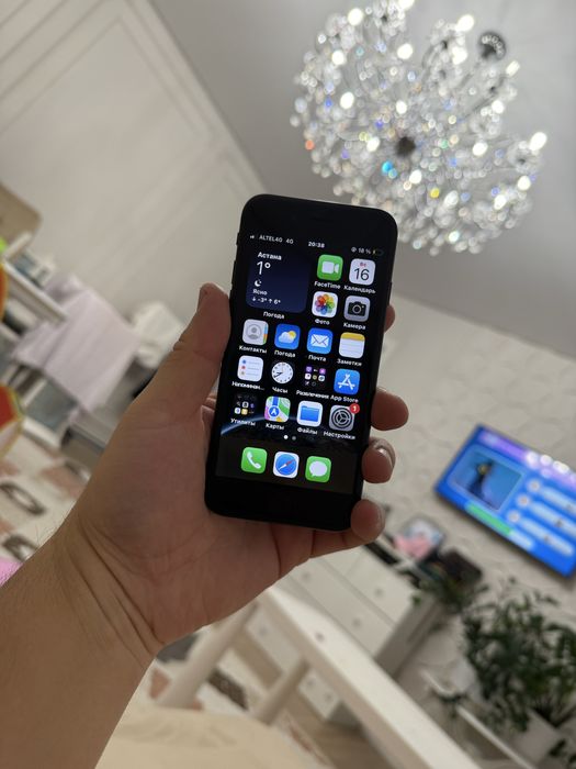 Продам айфон SE 64 гб