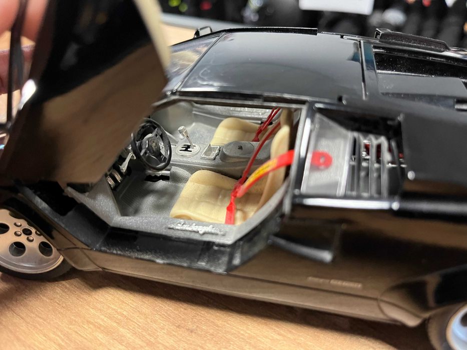 Метална колекционерска колички BBURAGO LAMBORGHINI COUNTACH   1:18