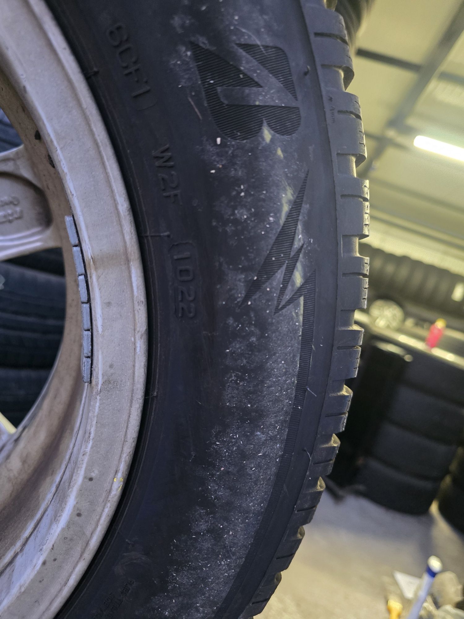 4 Броя 215/60/16 Bridgestone 2x8,5mm 2x7,5mm 2022dot