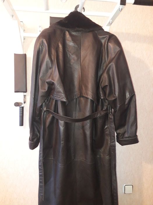 Продам женский кожаный плащ