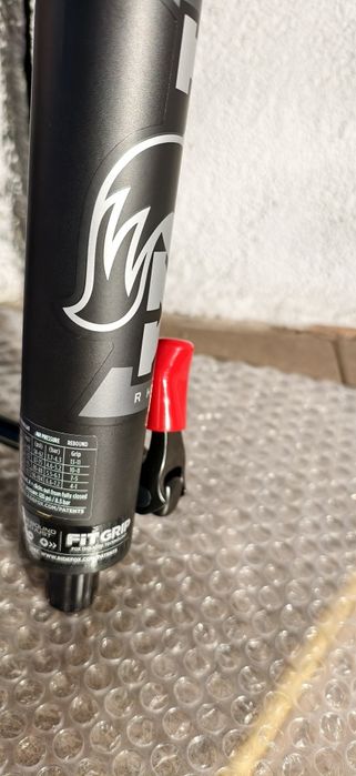 Нова FOX RACING SHOX 38 FLOAT Rhythm 27.5" 170mm GRIP BOOST 15x110mm