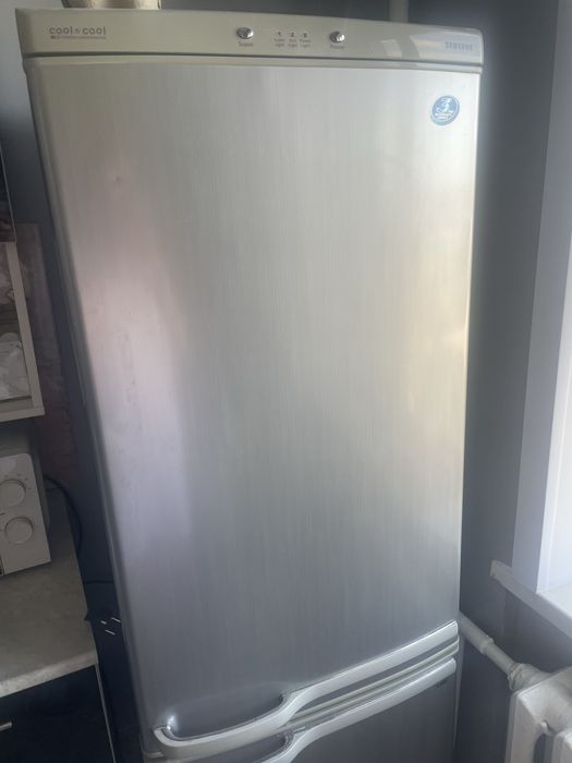 Отдам НЕ РАБОЧИЙ холодильник