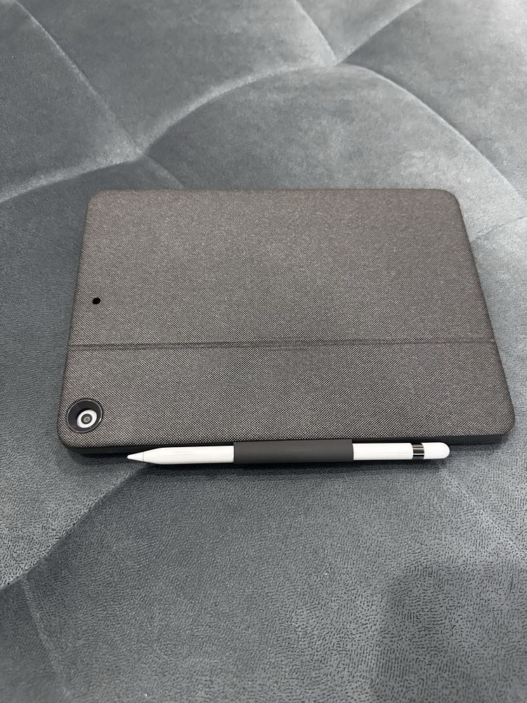 Ipad (9 gen) 256 ГБ+Apple Pencil (1 gen)+чехол Logitech combo touch