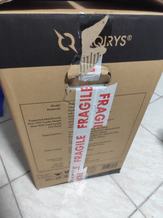 Carcasa aqirys aquila