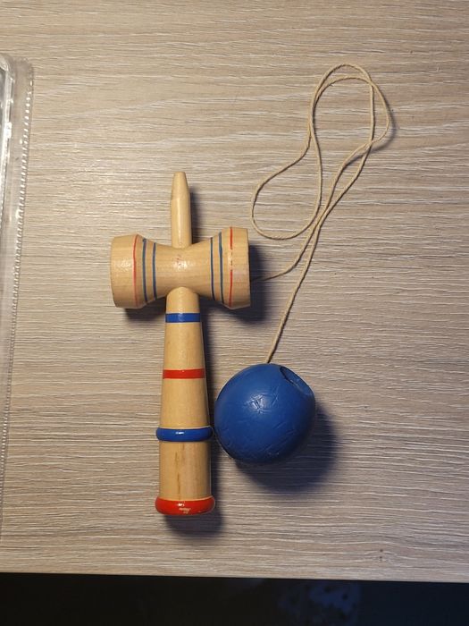 Kendama, mica, ata lunga