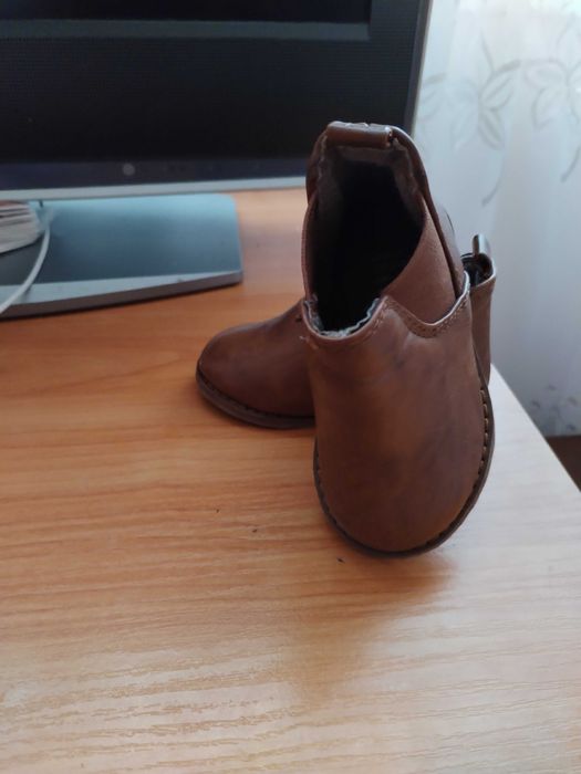 Кожени ботушки за момиче