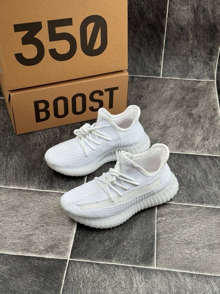 Adidasi Yeezy noi !!! Marimi 36/40 !!!