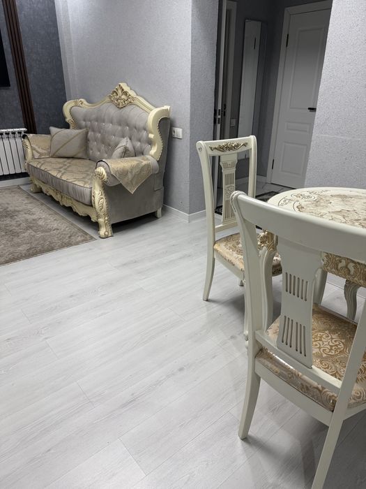 Продам диван +стол со стульями в идеальном состоянии