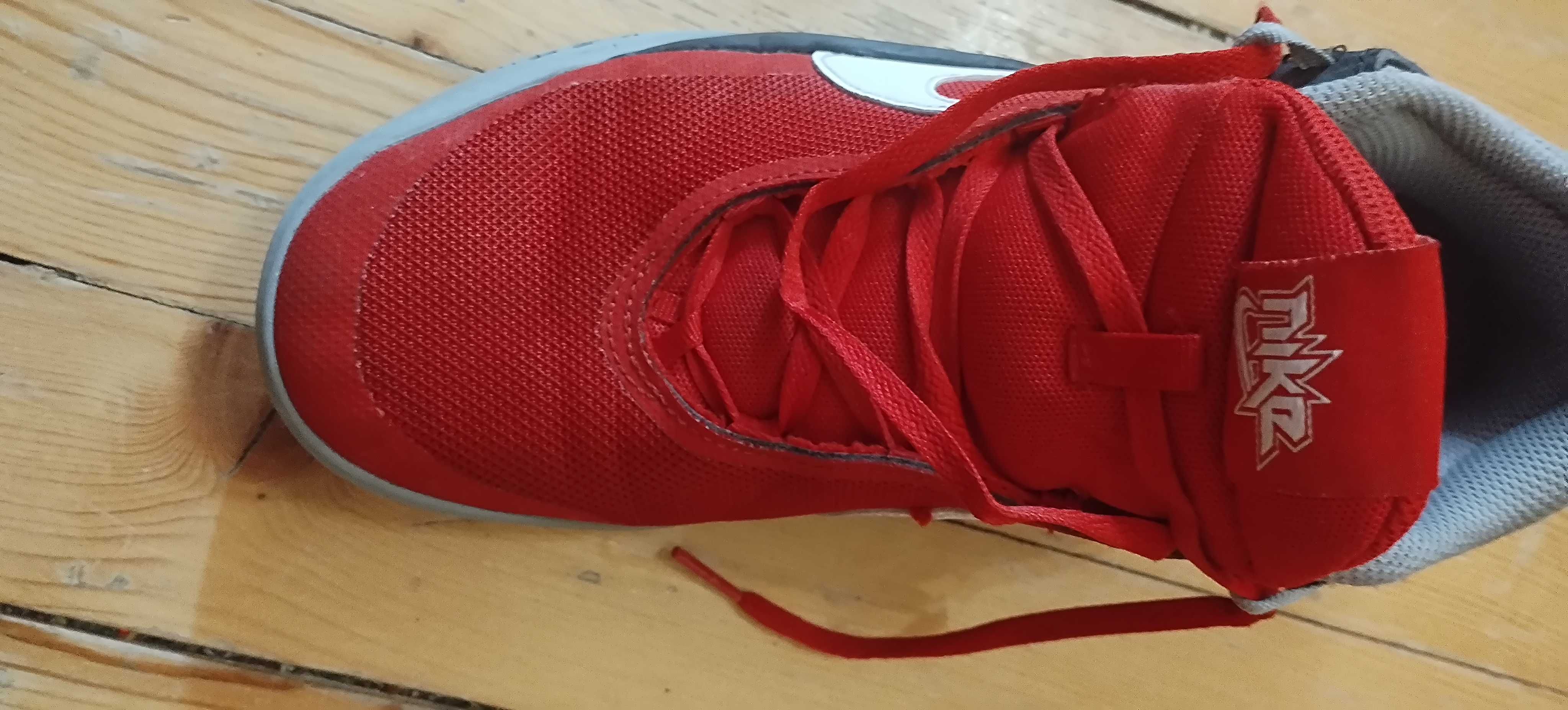 Продавам оригинални маратонки Nike