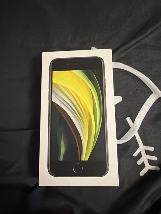 Продам Айфон SE