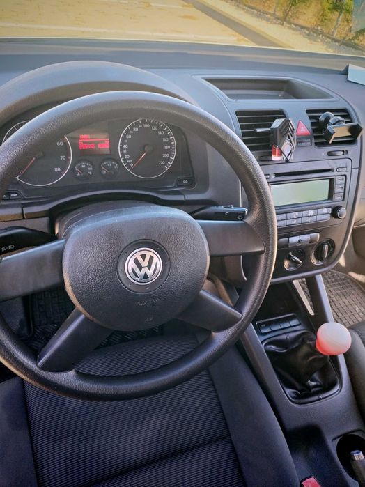 Vând golf 5 .1,4 benzina