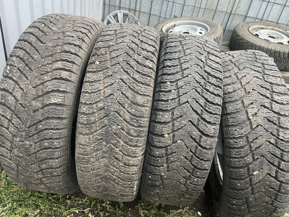 Зимняя резина с шипами на 16