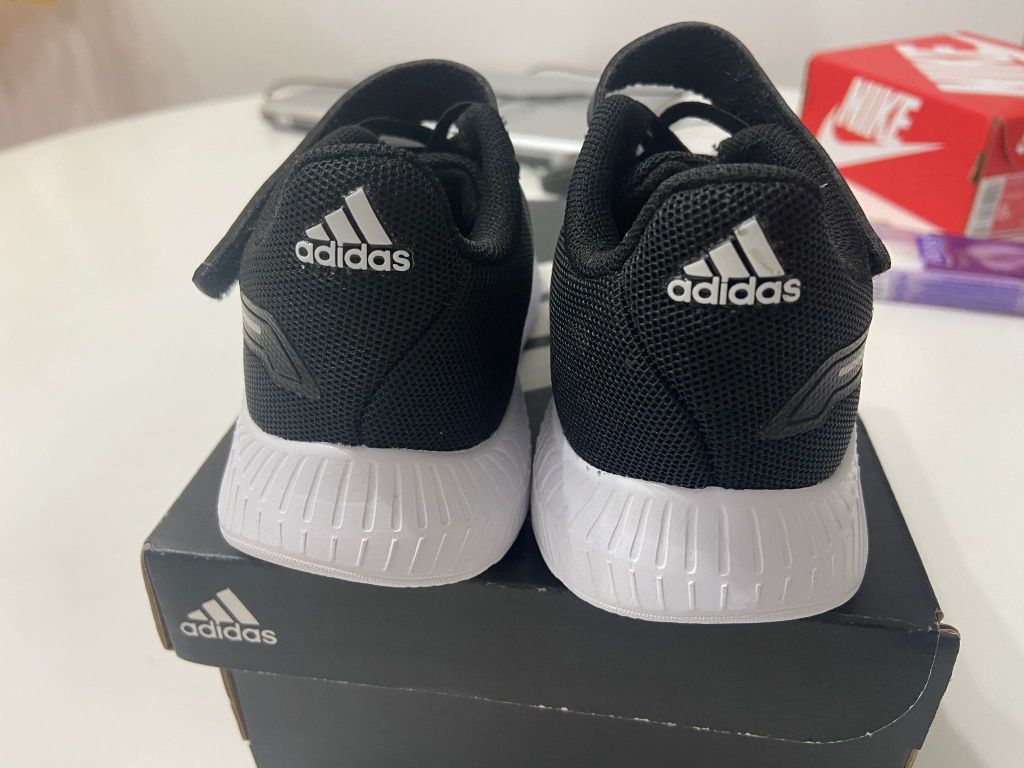 Vând Adidas copii mărimea 24 noi originali