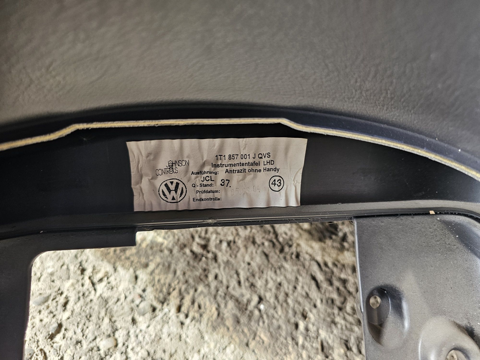 Plansa bord originala Volkswagen Touran 2003 - 2010