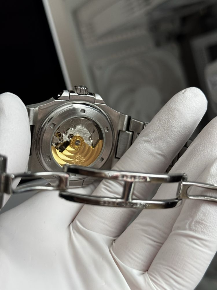 Часовник Patek Philippe Nautilus Ref. 5711/1A-010