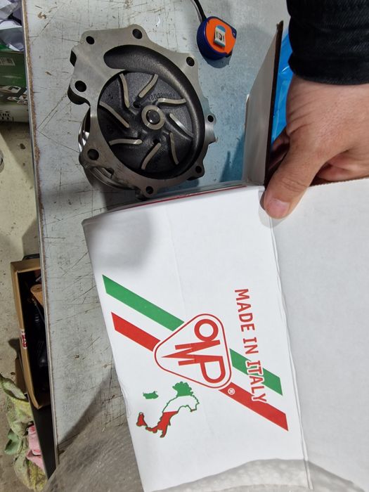 Pompa apa tractor ford 7810 import Italia pe original preț 650 lei se