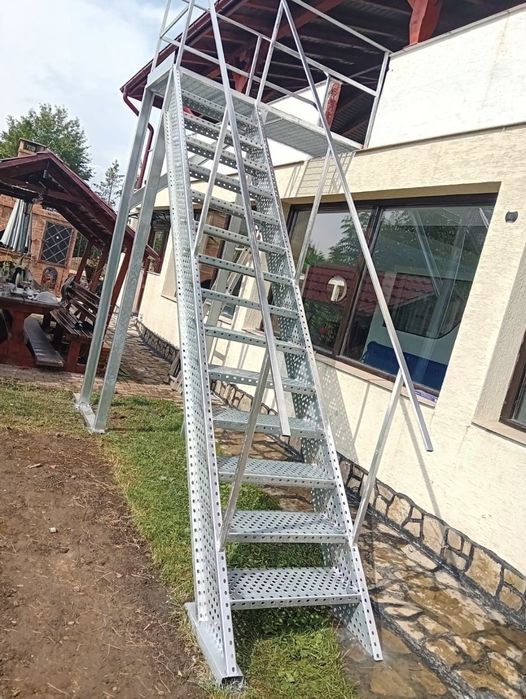 Confectionam scarii metalice zincate exterioare și pentru incendii , p