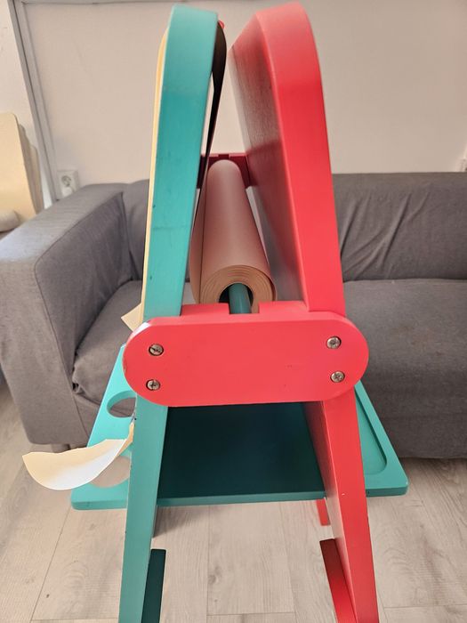 Tablă de scris cu două fețe, pentru cretă și marker, din lemn.