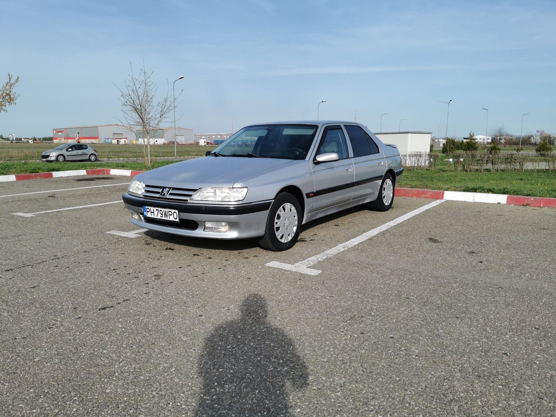 Vând Peugeot 605