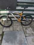 Bicicleta mtb full suspension
