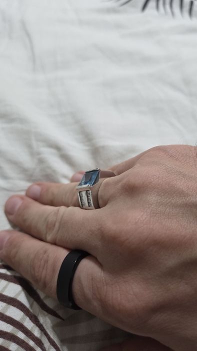 Vand inel de argint cu piatra albastra marimea 9