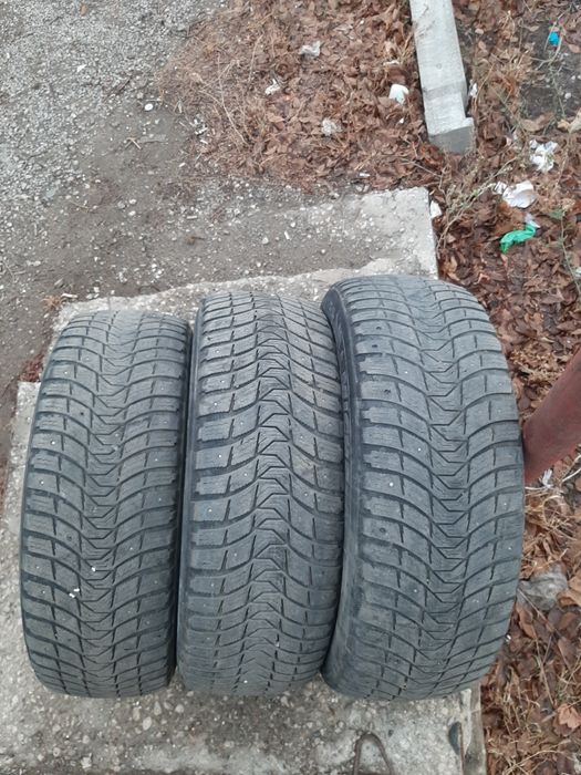 Продам шины 215/60/16 мишелин.