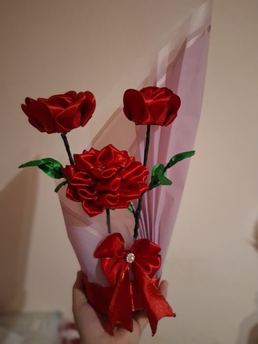 Aranjamente florale din satin