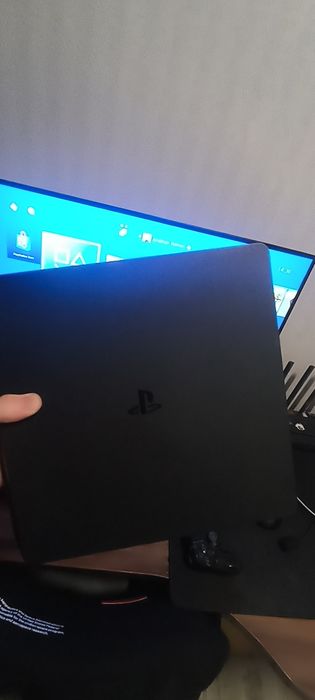Продам play station 4