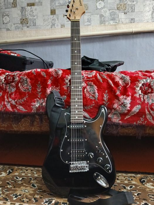 Электрогитара Levinson,новая,всего 3 месяца назад купили