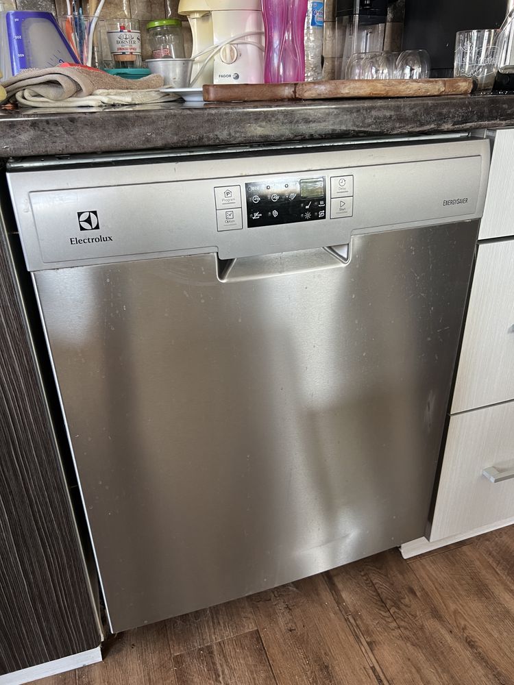 Продавам Съдомиялна Elecrtrolux
