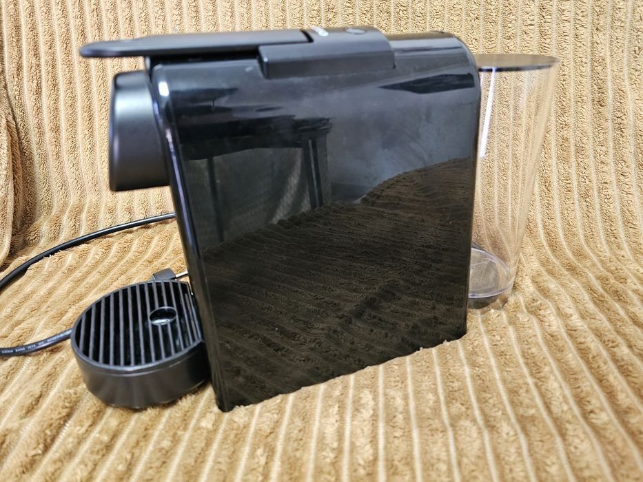 Espressor Nespresso essenza mini+ 10 capsule cafea si ceai