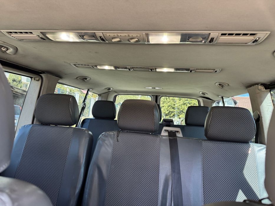 Vand Volkswagen Transporter Caravelle 8+1 2010