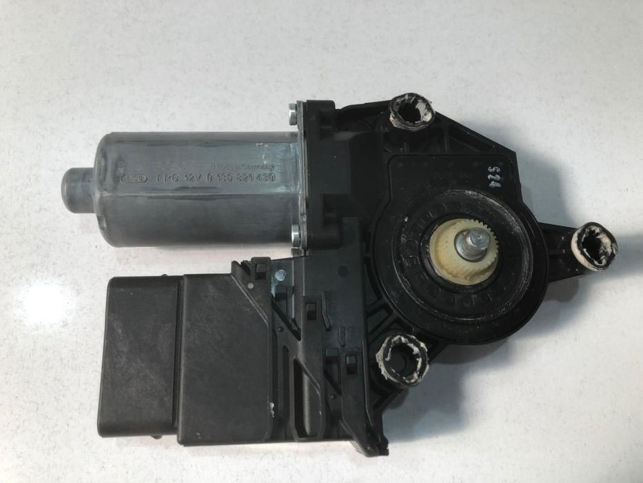 Motoras macara geam dreapta spate Volkswagen Golf 6 plus (2009-2014) 5M0839402F