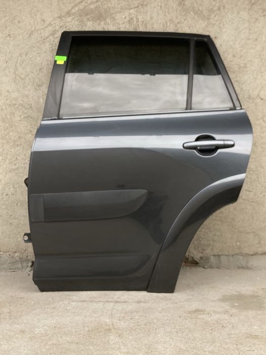 Задна лява врата за тойота рав4/Toyota rav4 06-11г