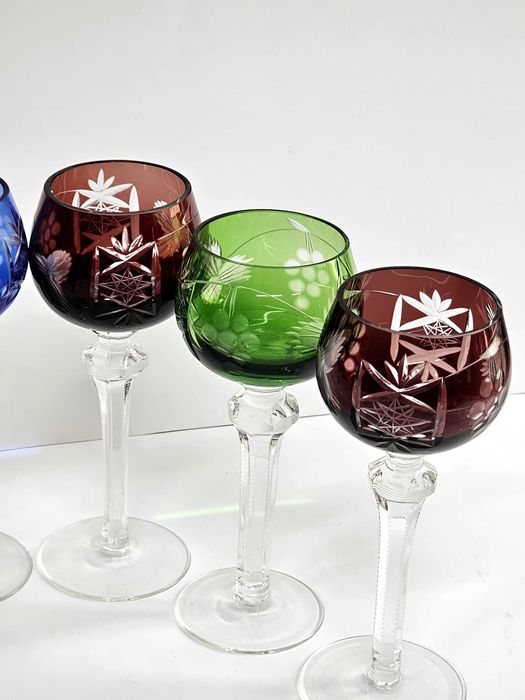 Висококачествен ръчно шлифован цветен 24% РВО кристал.