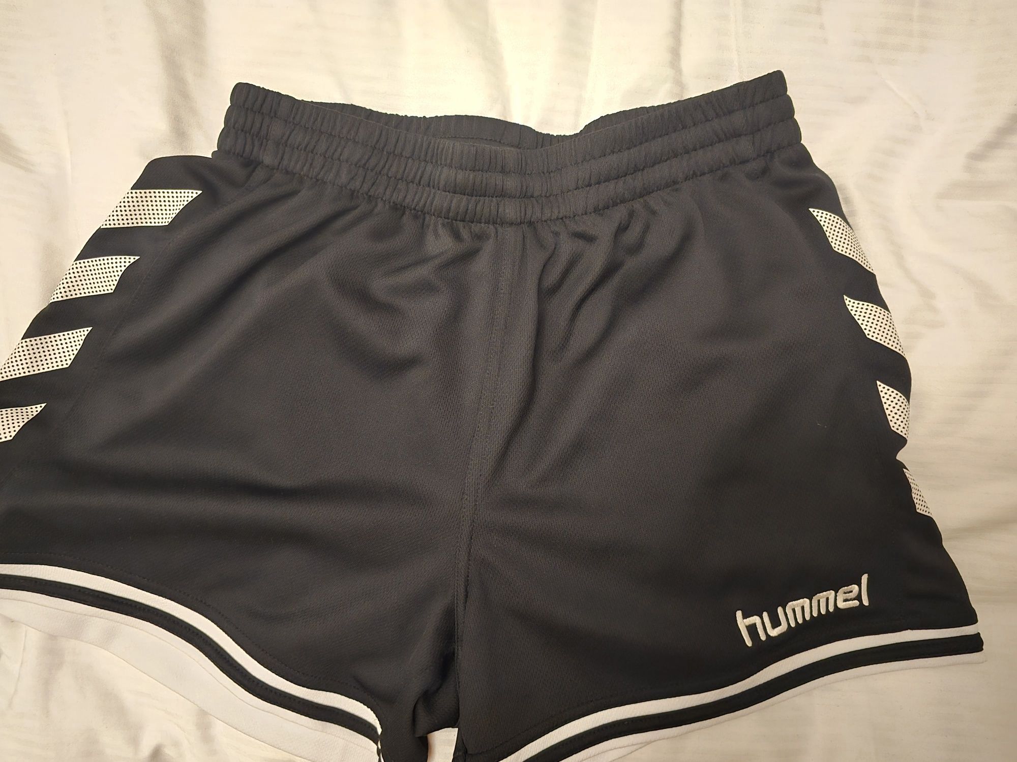 Дамски къси панталонки "hummel"
