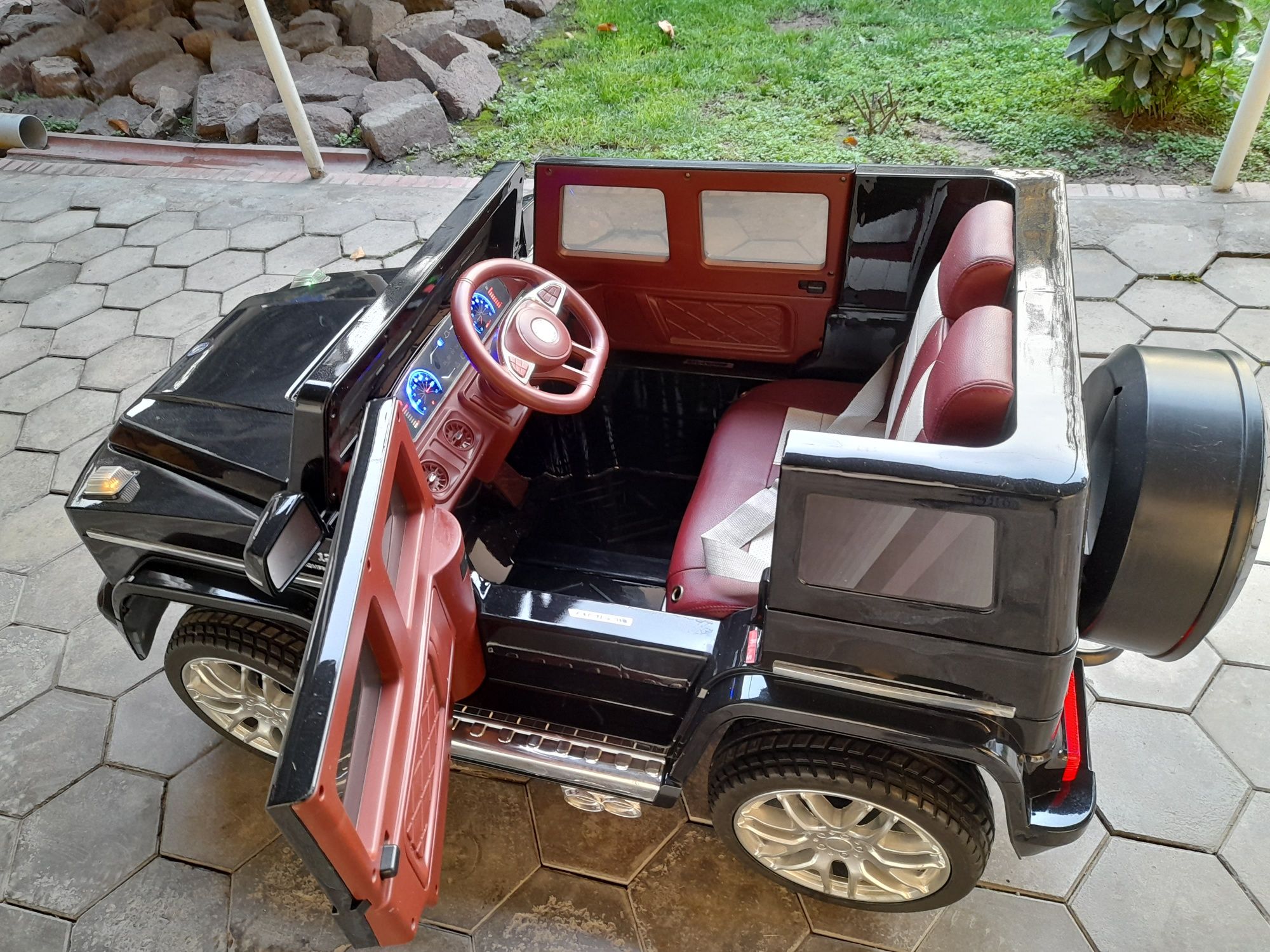 Продаётся детская машина Mercedes Benz AMG G65 Gelic