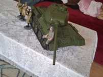 Tank machetă(cu led si baterii)
