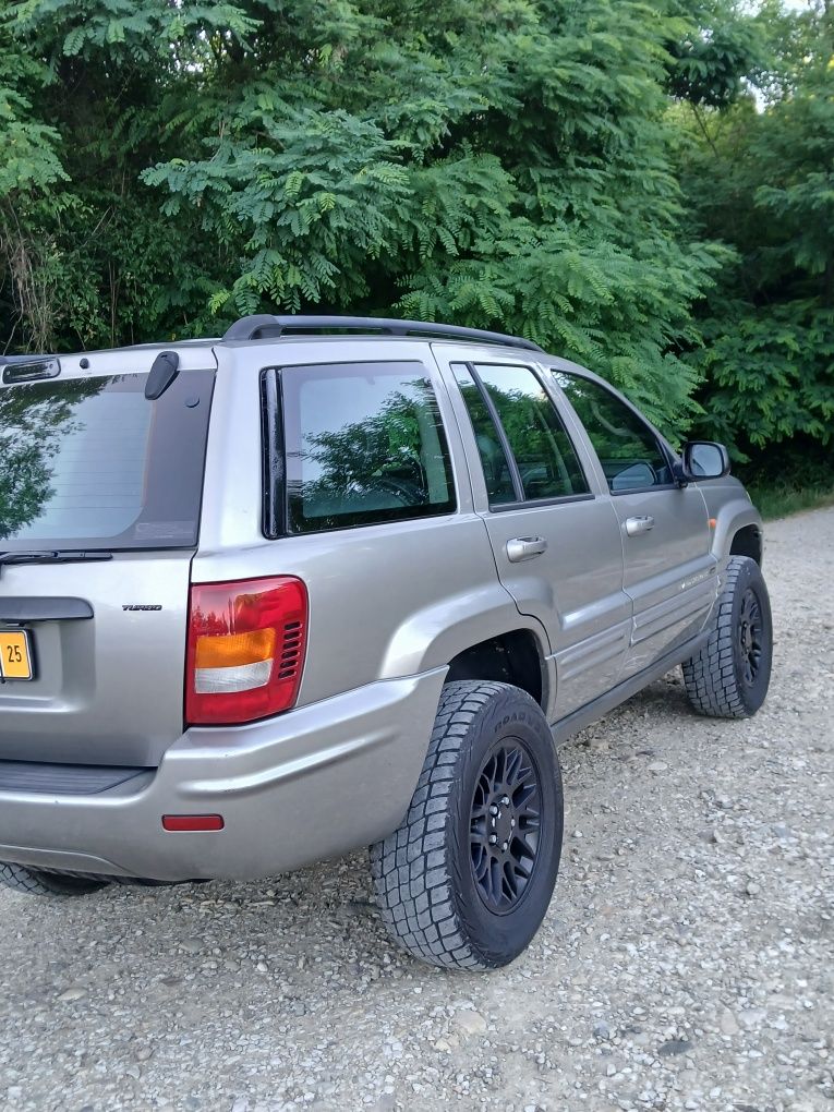 Vând  jeep grand cherokee wj