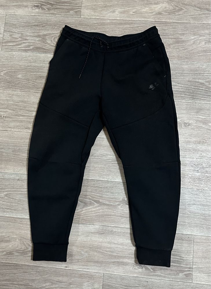 Продам штаны nike tech fleece black