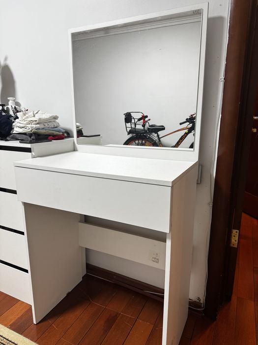 Продам туалетный столик