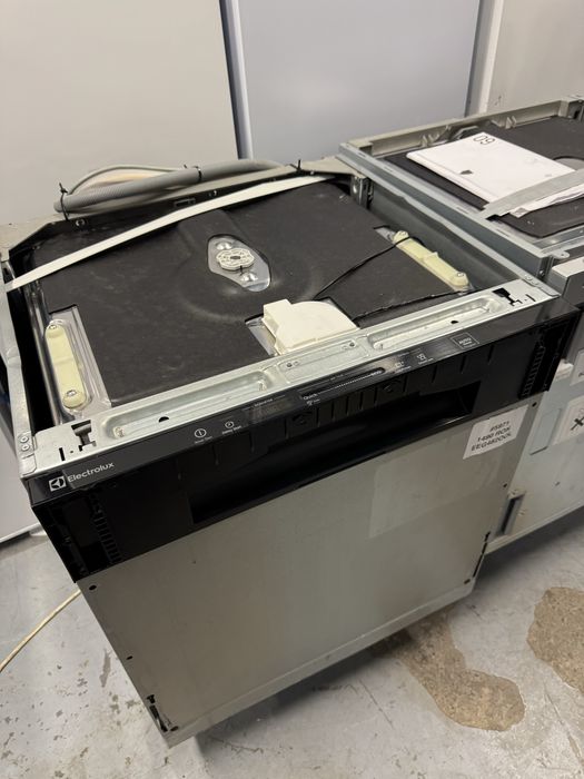 Mașină de spălat vase încorporabilă Electrolux EEG48200L