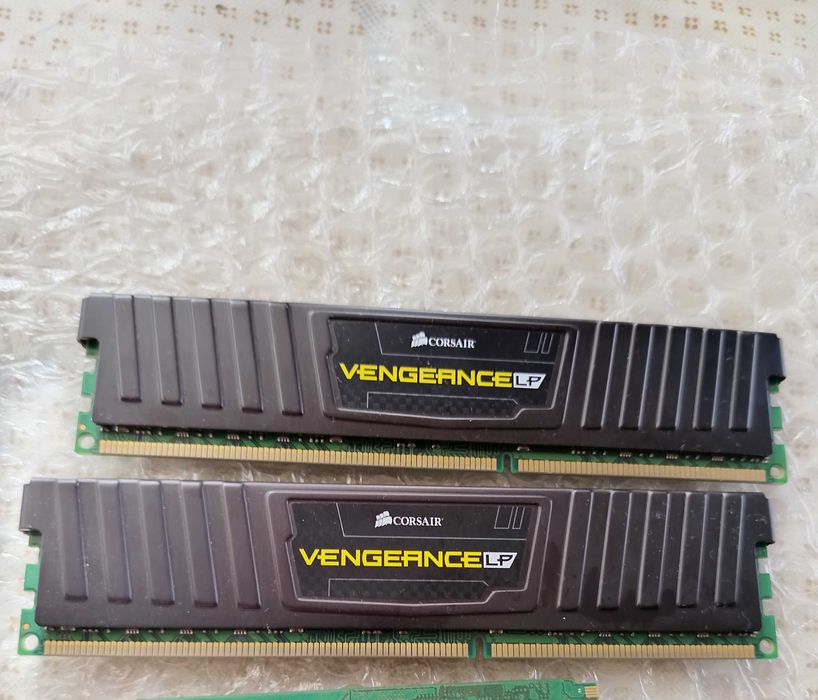 Corsair Vengeance LP; 2x4GB/1600 mHz/DDR3