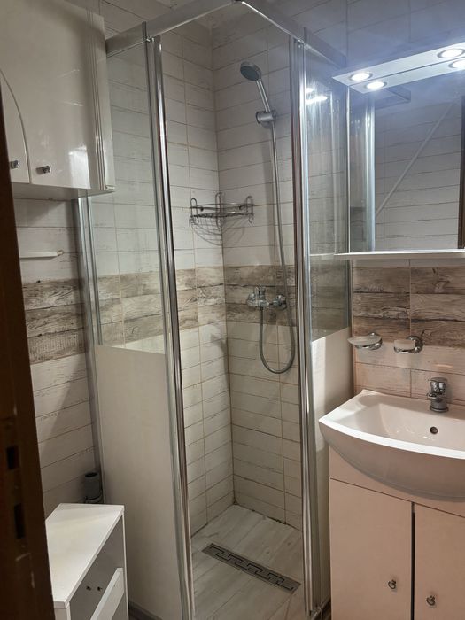 Persoana fizica vand apartament 2 camere nedecomandat in Bacau