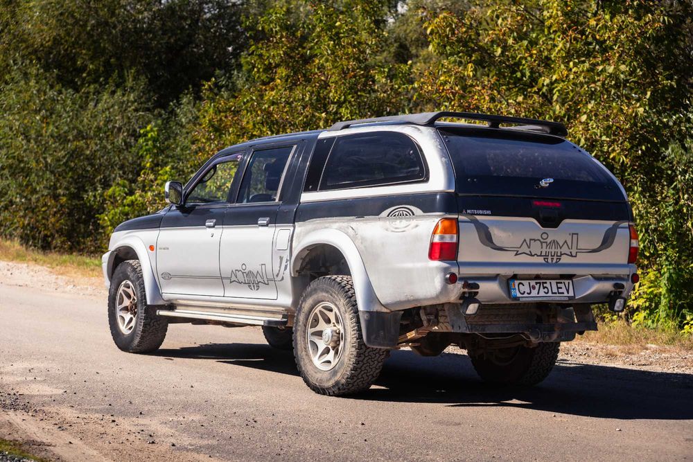 Mitsubishi L200 2.5 Diesel 4x4 CU TROLIU din 2000, volan pe dreapta