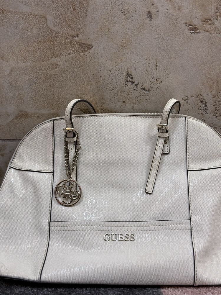 Дамска чанта Guess