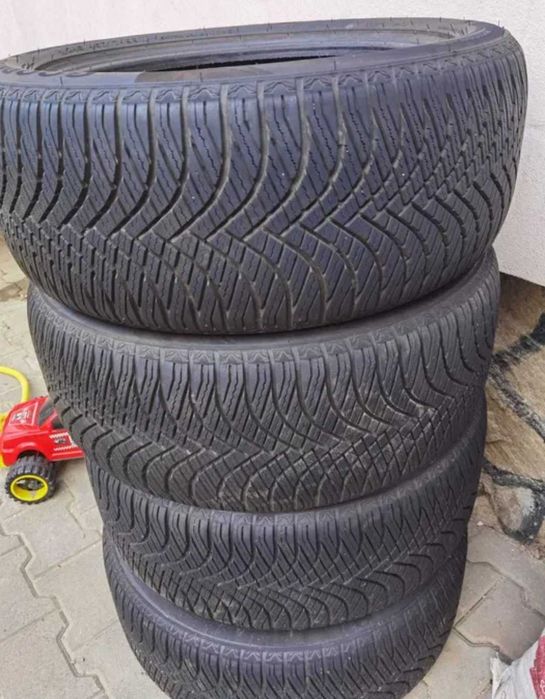 Vând cauciucuri all season goodride 245 45 R17