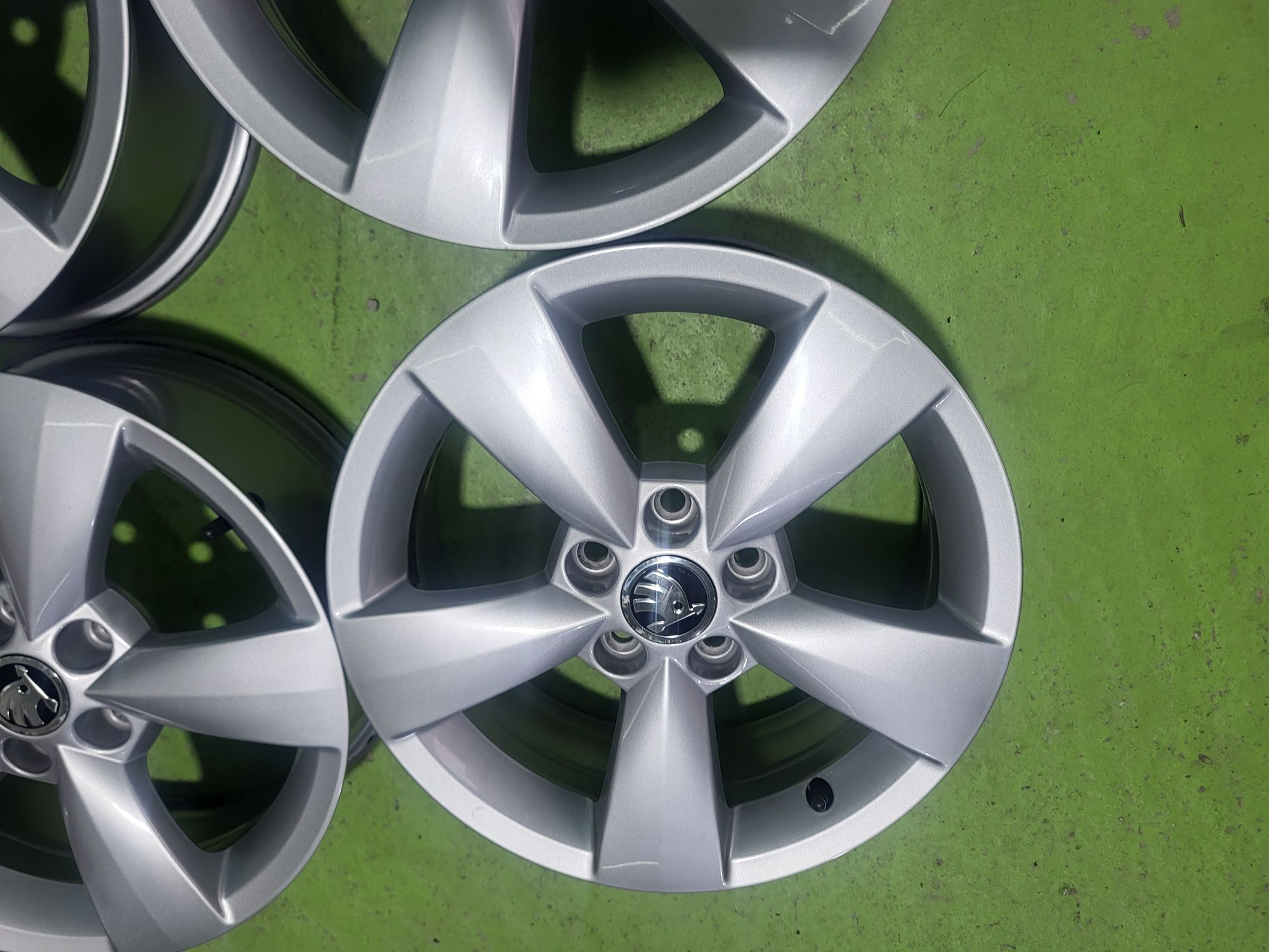15 5x00 Skoda fabia Vw Polo лети джанти 5х100 поло шкода