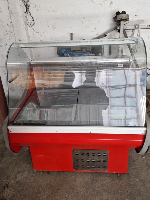 vând vitrina frigorifica